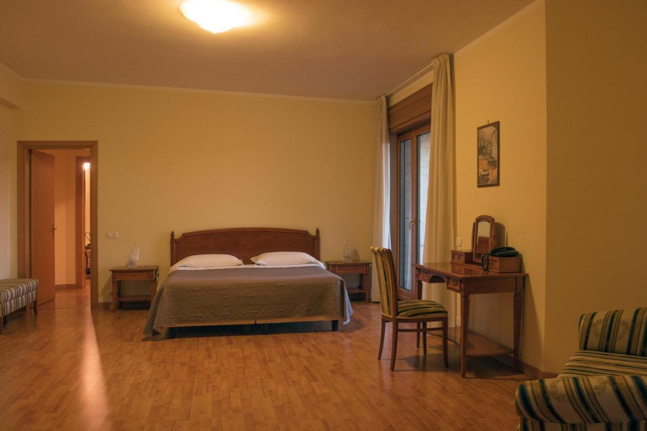 Ruggiero Park Hotel Vallo della Lucania Eksteriør billede